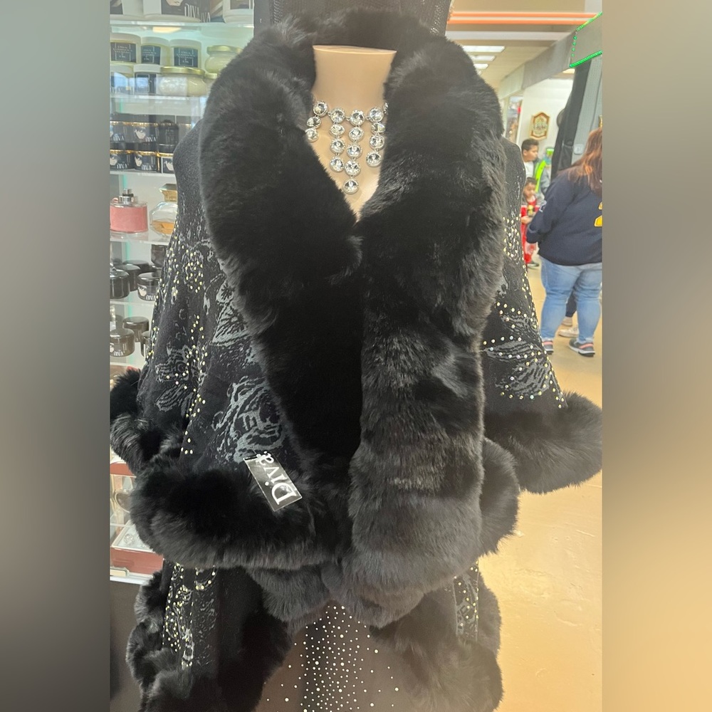 OUT OF STOCK!
New Black Sweater Poncho with luxurious Faux fur and Rhinestones.